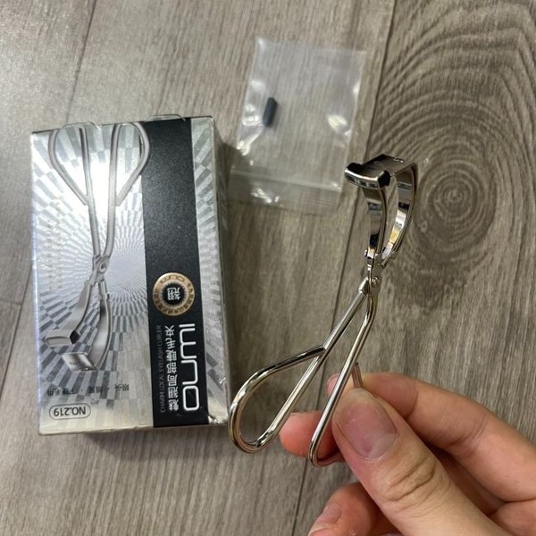 Kẹp bấm mi OUMI charm local eyelash curler (bấm góc mi)