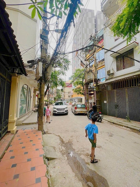 NHÀ PHÂN LÔ  PHÙNG CHÍ KIÊN-CẦU GIẤY
