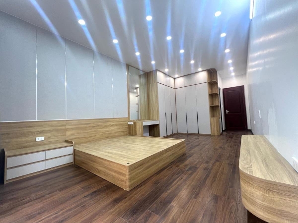 NHÀ PHÂN LÔ PHÙNG CHÍ KIÊN -CẦU GIẤY