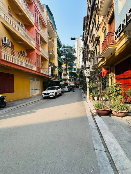 NHÀ PHÂN LÔ NGÕ 193 TRUNG KÍNH