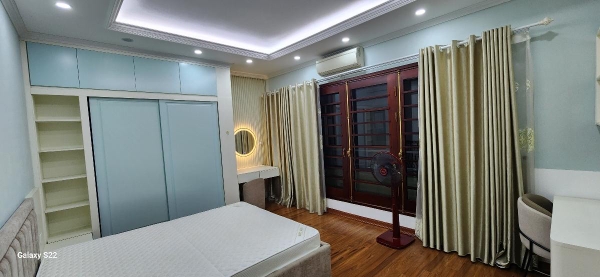 NHÀ PHÂN LÔ NGÕ  60 TRUNG KÍNH-CẦU GIẤY