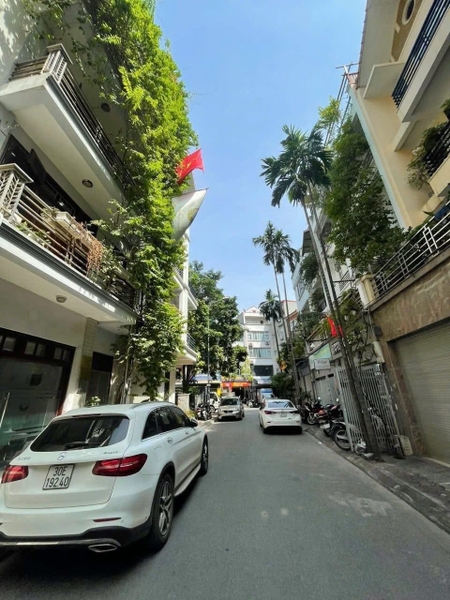 NHÀ PHÂN LÔ TRUNG KÍNH