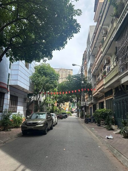 NHÀ PHÂN LÔ MẠC THÁI TỔ
