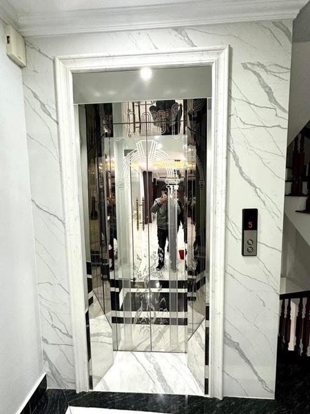 NHÀ MẶT PHỐ TRUNG KÍNH