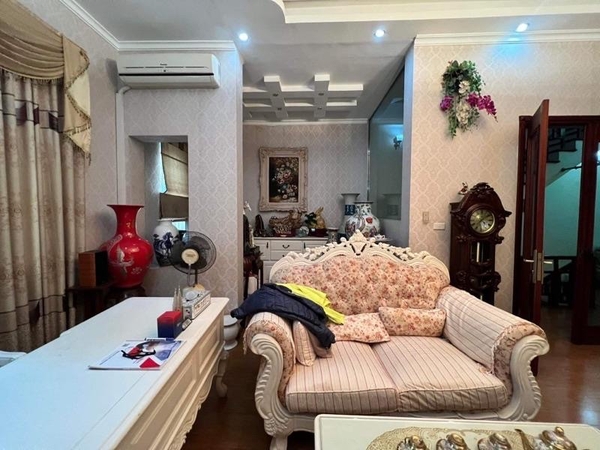 NHÀ PHÂN LÔ QUAN NHÂN.