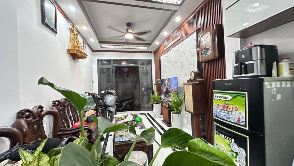 NHÀ PHÂN LÔ TRUNG KÍNH