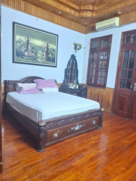 NHÀ PHÂN LÔ TRẦN QUỐC HOÀN.