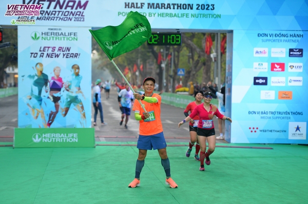 NHÀ TÀI TRỢ TRANG PHỤC THI ĐẤU CHO GIẢI VIETNAM INTERNATIONAL HALF MARATHON 2023