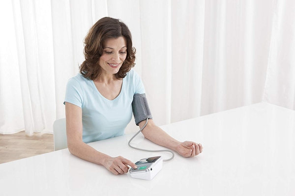 MÁY ĐO HUYẾT ÁP OMRON HEM 7120 VỚI CÔNG NGHỆ INTELLISENSE ĐO NHANH VÀ CHÍNH XÁC