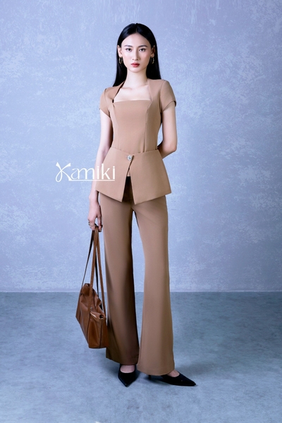 ÁO CỔ U KÈM QUÂY CÚC ĐÁ