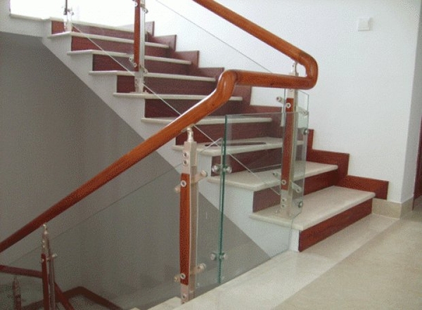 lan-can-kinh-cau-thang-kinh