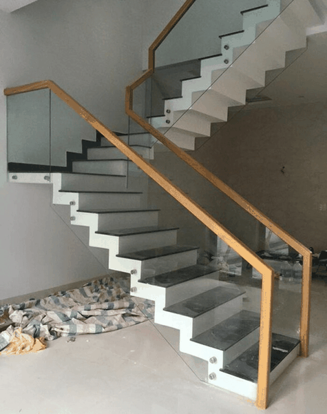 lan-can-kinh-cau-thang-kinh