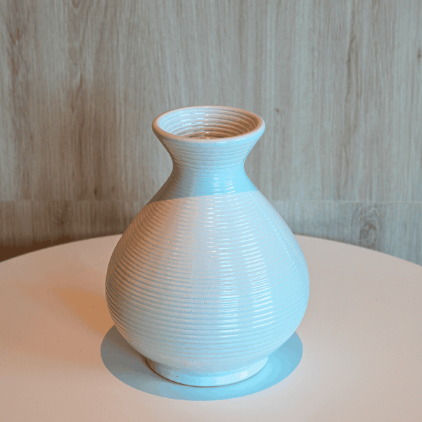 Rivius Elarin – Bình Gốm Dáng Hồ Lô Gân Mịn Màu Trắng