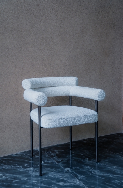 Rivius Cylanna – Ghế Vải Bouclé Tựa Tròn Tay Cuộn