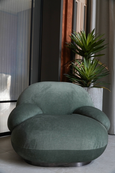 Rivius Overa – Ghế Bành Tựa Phồng Bọc Vải Cỡ Lớn