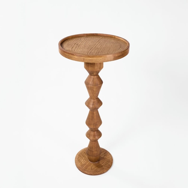 Rivius Turnelle – Bàn Tròn Chân Gỗ Chạm Khắc Điêu Khắc