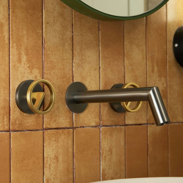 Rivius Onytwirl – Vòi Rửa Sắc Tối Với Tay Xoay Đôi Độc Đáo