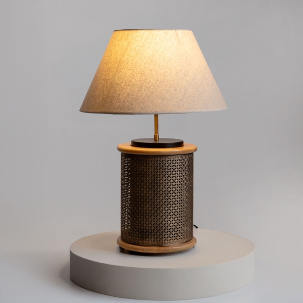 Rivius Ventari – Đèn Bàn Gỗ Mây Hoa Văn Indochine