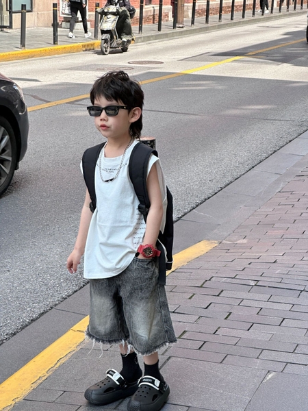QUẦN JEAN NGẮN ĐEN CẮT LAI FS