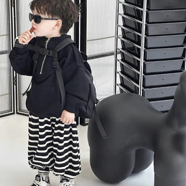 Áo dài nỉ đen kéo Kbaby