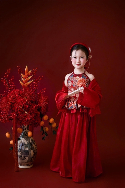 Set Dài Áo Yếm Họa Tiết Váy Đỏ Kèm Choàng