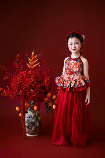Set Dài Áo Yếm Họa Tiết Váy Đỏ Kèm Choàng