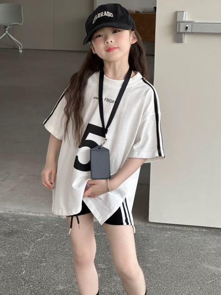SN Áo Trắng 5+Quần Đen Sọc YK