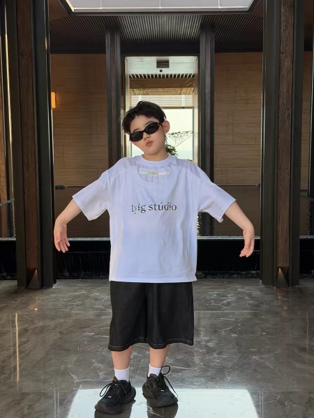 AN Trắng Mix Áo Chữ Đen Ly