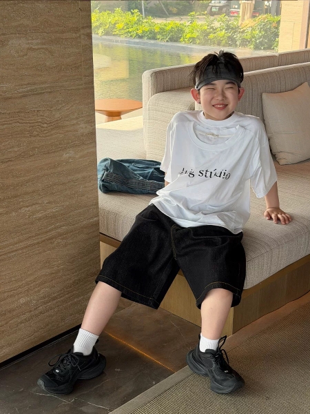 AN Trắng Mix Áo Chữ Đen Ly