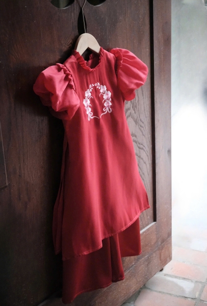 Set Áo Dài Đỏ Tay Phồng Thêu Hoa
