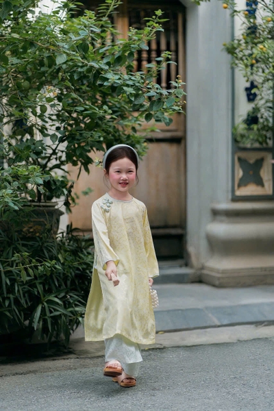 Set Áo Dài Vàng Quần Xanh+ Cài