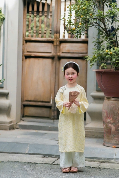 Set Áo Dài Vàng Quần Xanh+ Cài