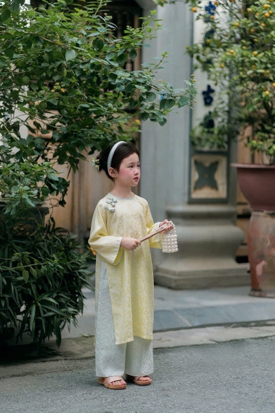 Set Áo Dài Vàng Quần Xanh+ Cài