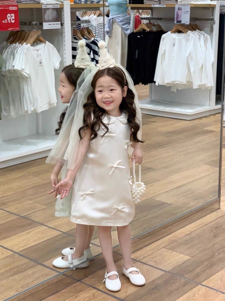 VN Lụa Kem Cổ Sen Đính Nơ Muzi