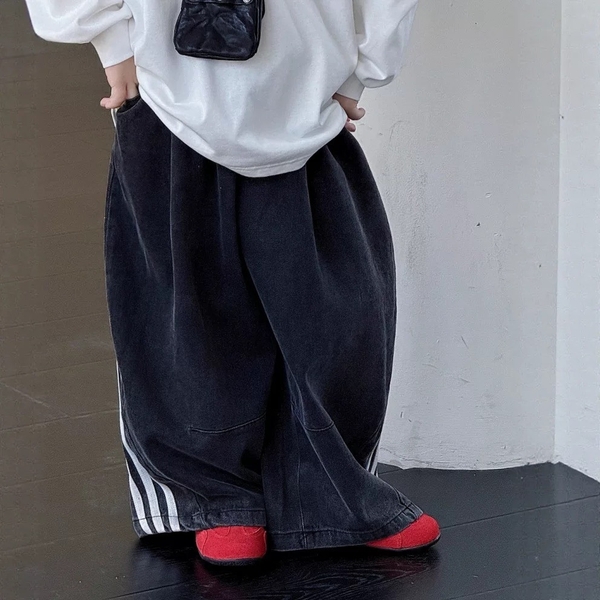 QD Jean Đen Sọc Hông AY
