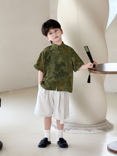 SN Áo Rêu Quần Be Dây Kèm Quạt YH