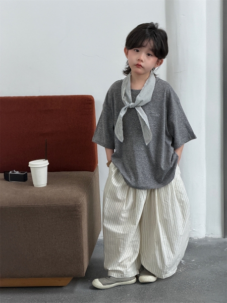 SD Áo Xám Dây+ Quần Kẻ MG