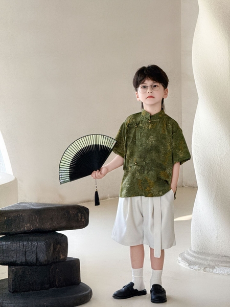 SN Áo Rêu Quần Be Dây Kèm Quạt YH