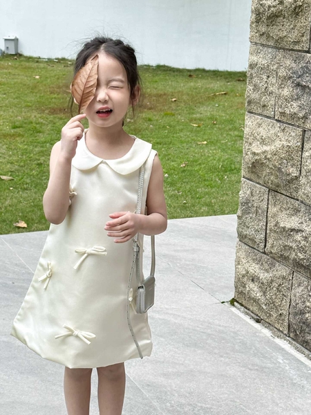 VN Lụa Kem Cổ Sen Đính Nơ Muzi