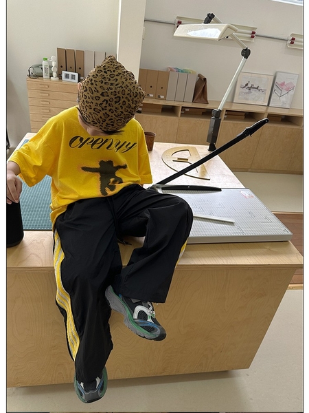 Áo Ngắn Hình Bóng Vàng LY