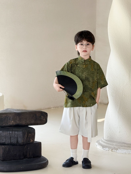 SN Áo Rêu Quần Be Dây Kèm Quạt YH