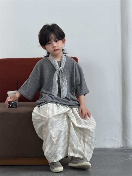 SD Áo Xám Dây+ Quần Kẻ MG