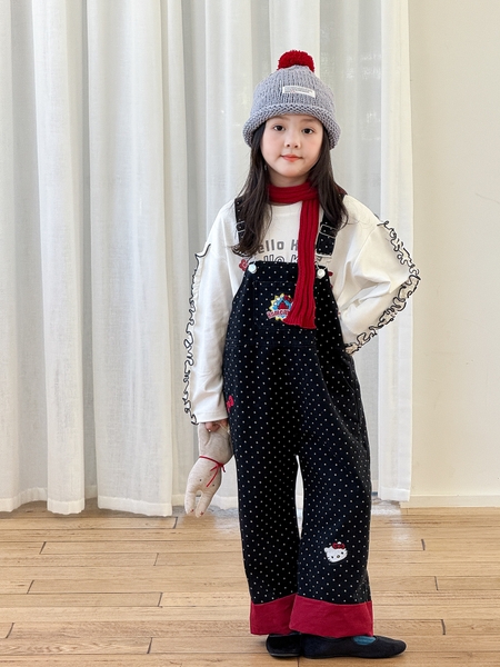 SD Áo Trắng+Quần Yếm Hellokitty Đen