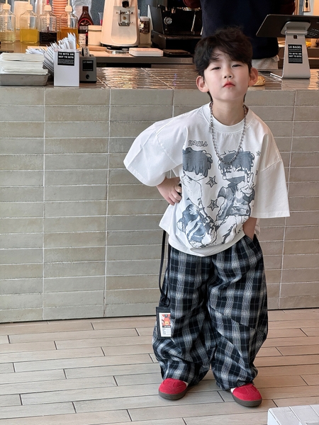 Áo Ngắn Trắng Hình Xám FS