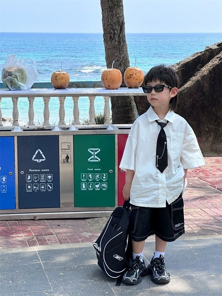 Quần Ngắn Jean Đen Chỉ Trắng FS