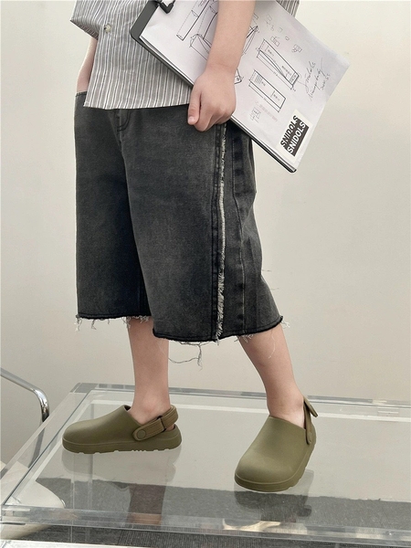 Quần Ngắn Đen Sọc Hông SN