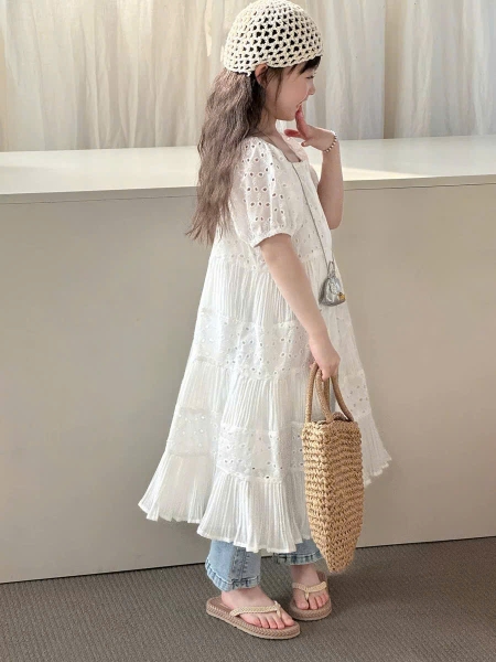 SD Váy Ren Trắng+Quần Jean Loe YK