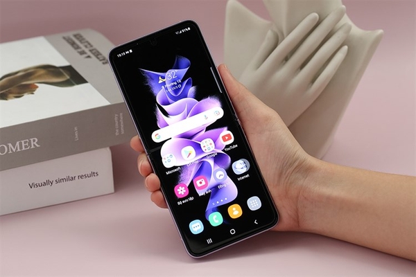 SAMSUNG GALAXY Z FLIP7 – THỜI TRANG ĐỈNH CAO, GẤP MỞ SIÊU PHONG CÁCH