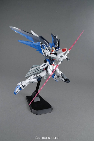 MG 1/100 FREEDOM GUNDAM Ver. 2.0