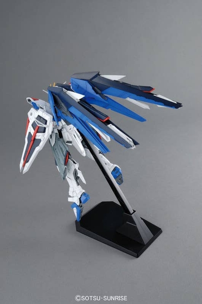 MG 1/100 FREEDOM GUNDAM Ver. 2.0